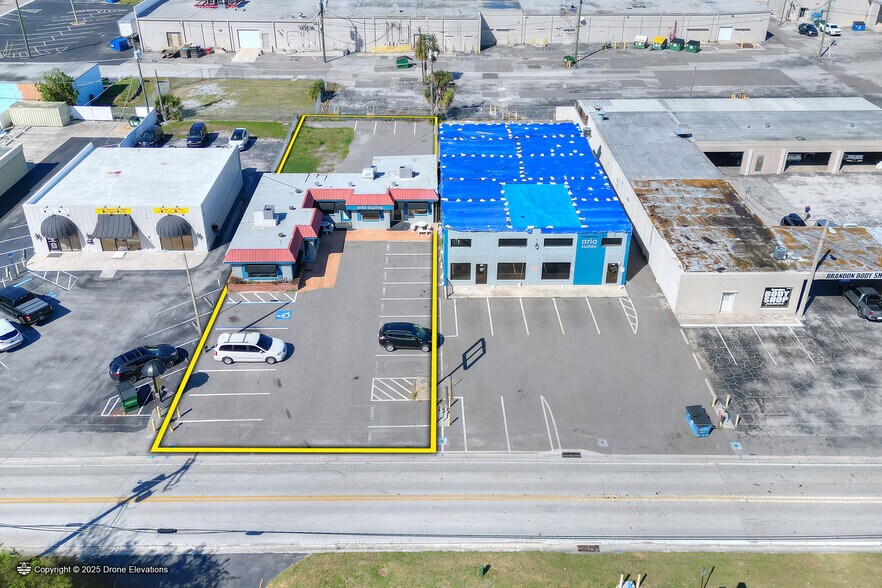 More Photos Of 146 W Robertson St, Brandon Storefront For Sale