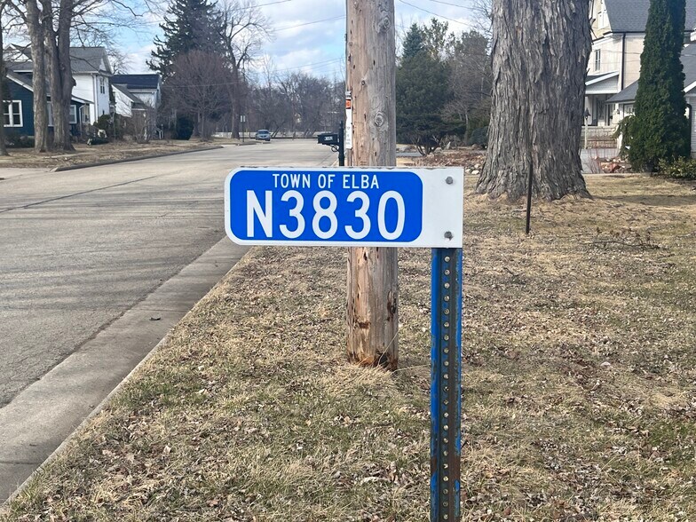 More Photos Of N3830 River Rd, Columbus Light Manufacturing For Sale