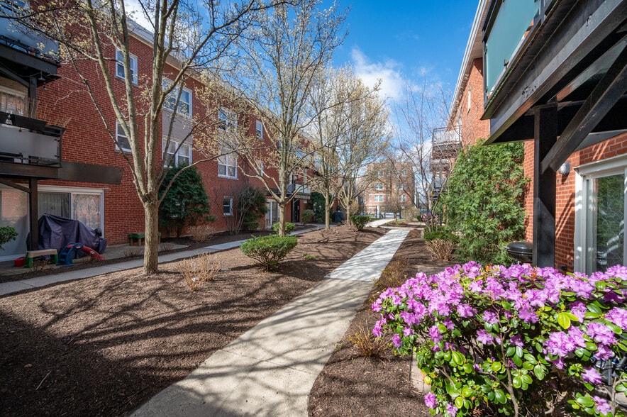 More Photos Of 6435-6443 N Damen Ave, Chicago Apartments For Sale