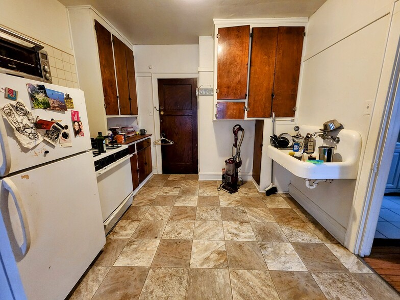 More Photos Of 1027 E Center St, Milwaukee Apartments For Sale