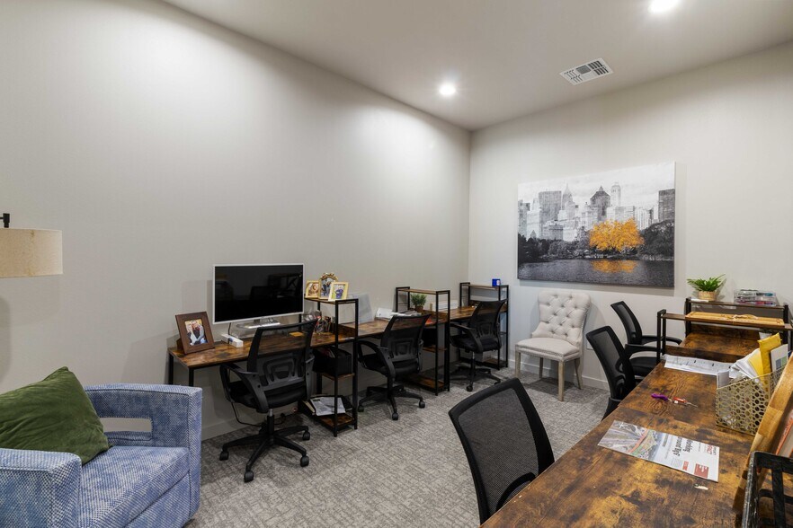 More Photos Of 4438 Highway 6 S, College Station Office For Sale