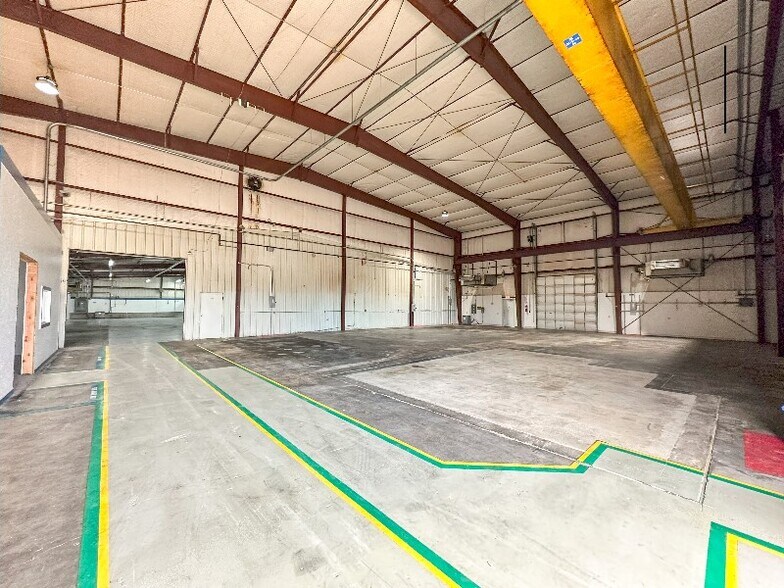 More Photos Of 1701 Industrial Blvd, Brenham Manufacturing For Lease