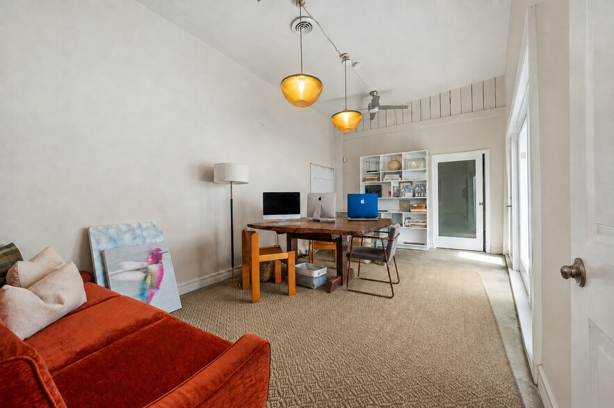 More Photos Of 1111 N Crescent Heights Blvd, West Hollywood General Retail For Sale