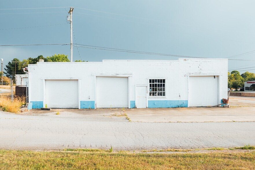 More Photos Of 1470 S Jefferson Ave, Cookeville Showroom For Sale