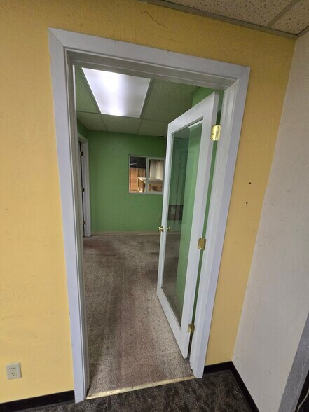 More Photos Of 1600 North Ave W, Missoula Warehouse For Lease