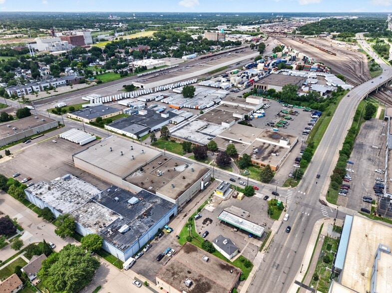More Photos Of 2639 2nd St NE, Saint Anthony Manufacturing For Sale