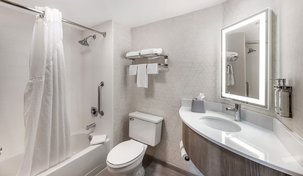 More Photos Of 13330 Cicero Ave, Crestwood Hotel For Sale