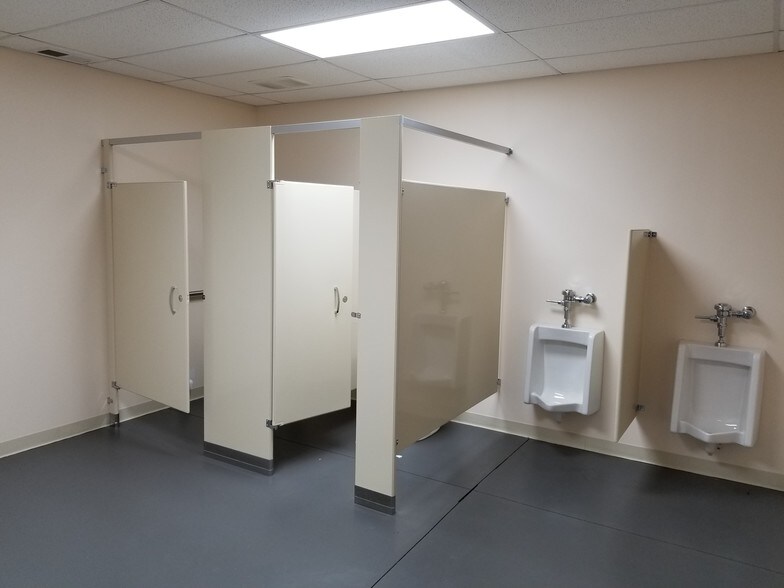 More Photos Of 85 Breighton Blvd, Shelbyville Freestanding For Sale