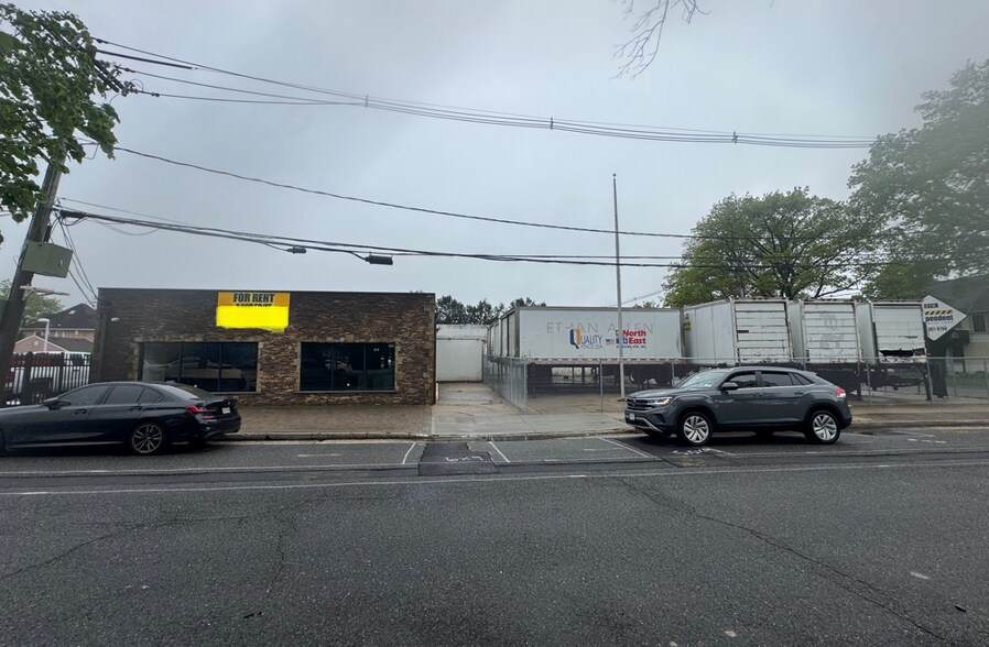 More Photos Of 319 W Sunrise Hwy, Freeport Freestanding For Lease