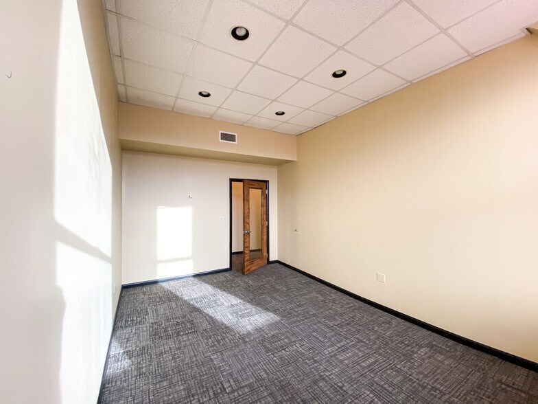 More Photos Of 2000 E Carson St, Pittsburgh Storefront Retail Office For Lease