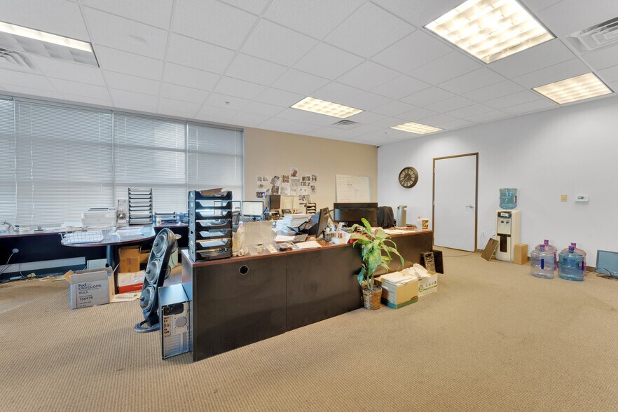 More Photos Of 1859-1863 Whitney Mesa Dr, Henderson Flex For Sale