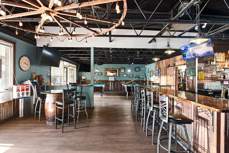 More Photos Of 7126 Skyway, Paradise Storefront Retail Office For Sale