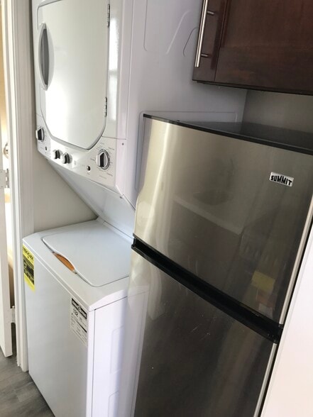 More Photos Of 31 N Parkwood Ave, Pasadena Apartments For Sale