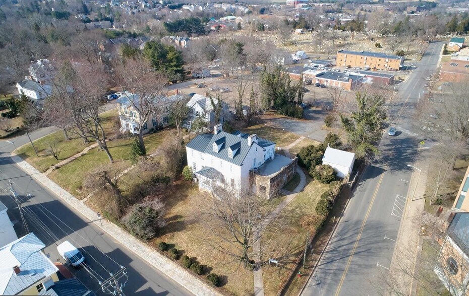 More Photos Of 50 Culpeper St, Warrenton Office Residential For Sale
