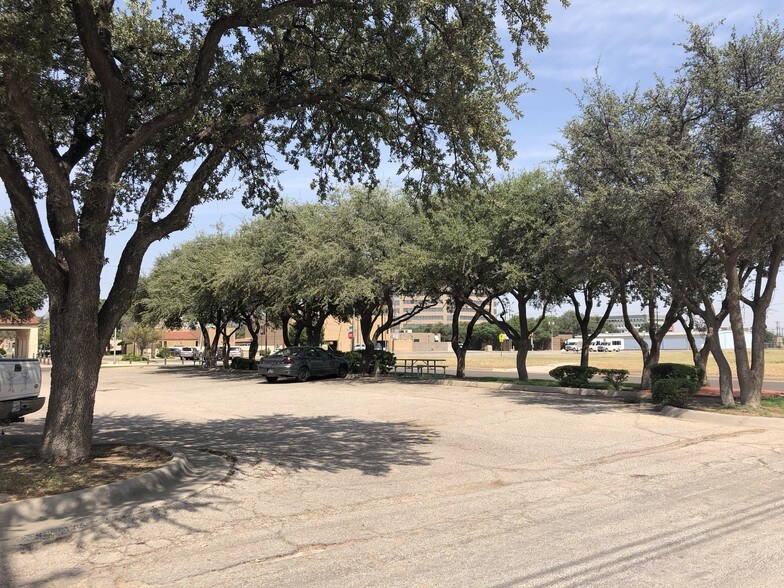 More Photos Of 201 E Illinois Ave, Midland Office For Sale