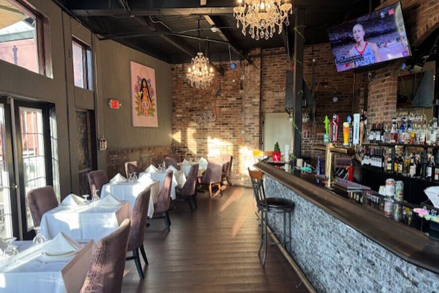 More Photos Of 10 Woods Corner Rd, East Setauket Restaurant For Lease