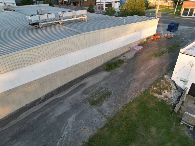 More Photos Of 3850 Holston Dr, Knoxville Supermarket For Sale