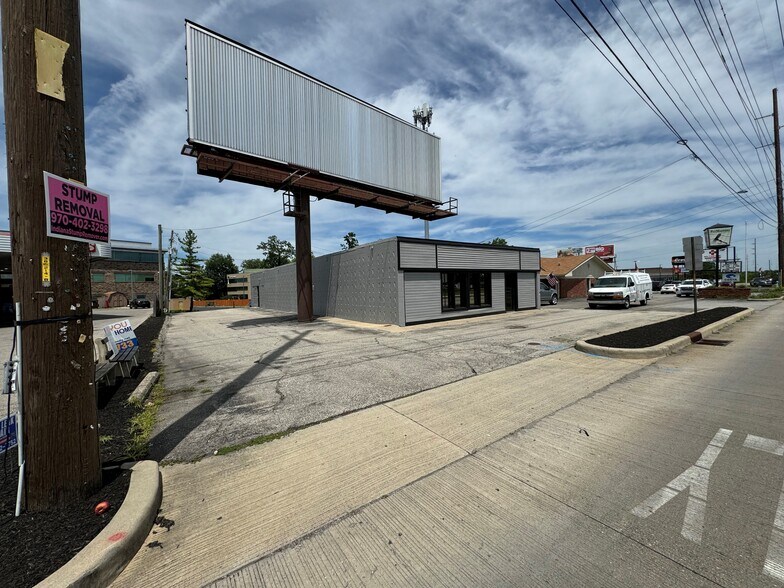 More Photos Of 8208 Allisonville Rd, Indianapolis Medical For Sale