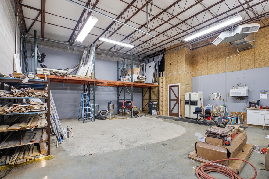 More Photos Of 1030 McConville Rd, Lynchburg Light Distribution For Sale