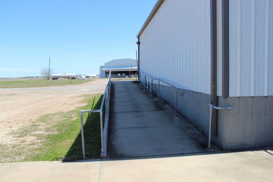 More Photos Of 158 Hangar Dr S, Victoria Distribution For Lease