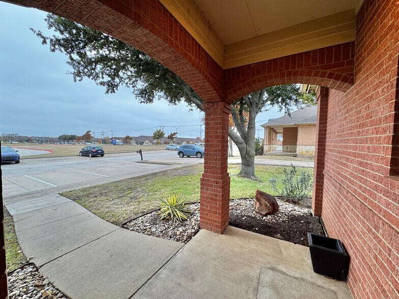 More Photos Of 702 Hunters Row Ct, Mansfield Office For Lease