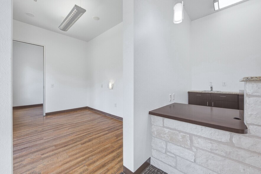 More Photos Of 12171 W Parmer Ln, Cedar Park Medical For Lease