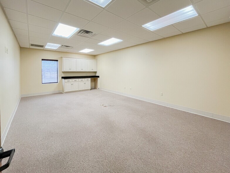 More Photos Of 205 Marcon Dr, Lafayette Manufacturing For Sale