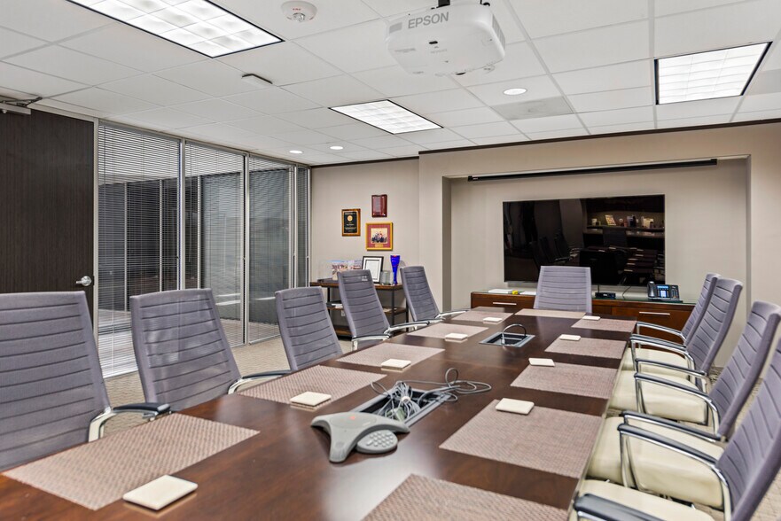 More Photos Of 3104 Edloe St, Houston Office For Sale