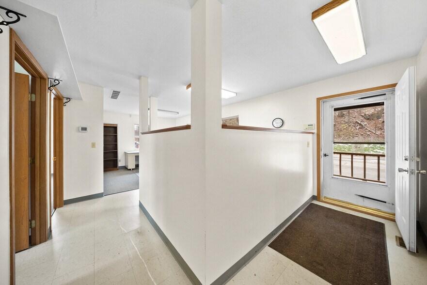 More Photos Of 100 Armco Rd, Ashland Manufacturing For Lease