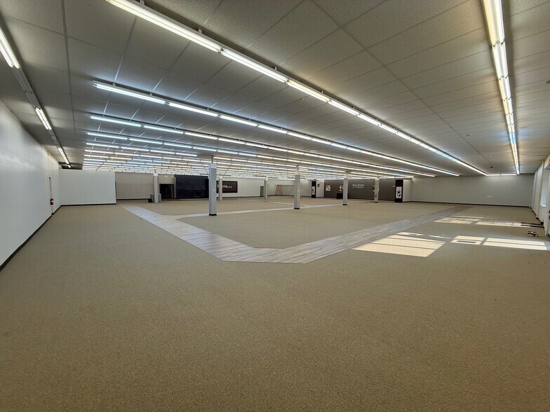 More Photos Of 3600 Main St, Jasper Storefront For Sale