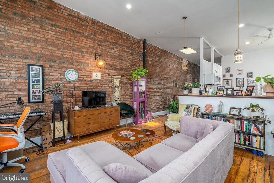 More Photos Of 519 S 5th St, Philadelphia Storefront Retail Residential For Sale