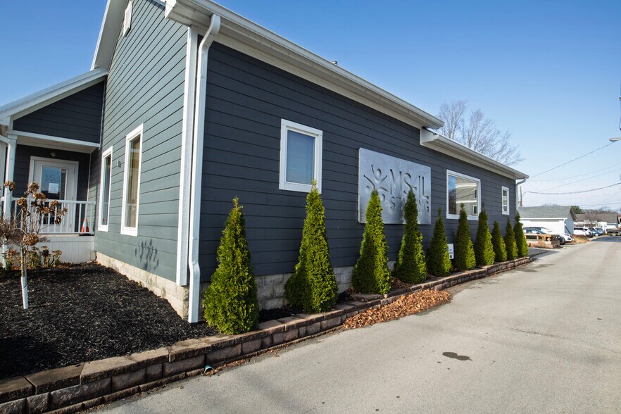 More Photos Of 710 E 64th St, Indianapolis Office For Lease