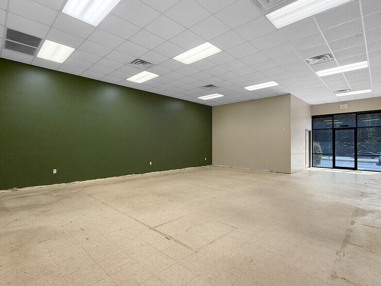 More Photos Of 4720 University Blvd E, Tuscaloosa Showroom For Lease