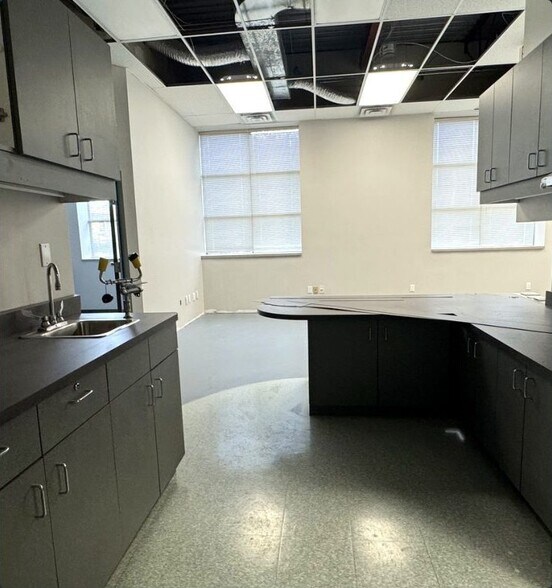 More Photos Of 316 E King St, Cobourg Office For Lease