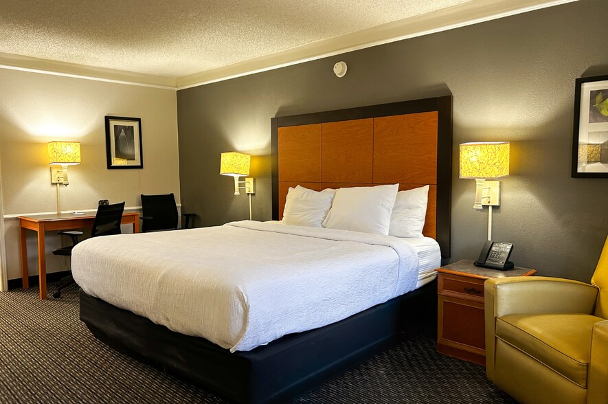 More Photos Of 6404 E Broadway Blvd, Tucson Hotel For Sale