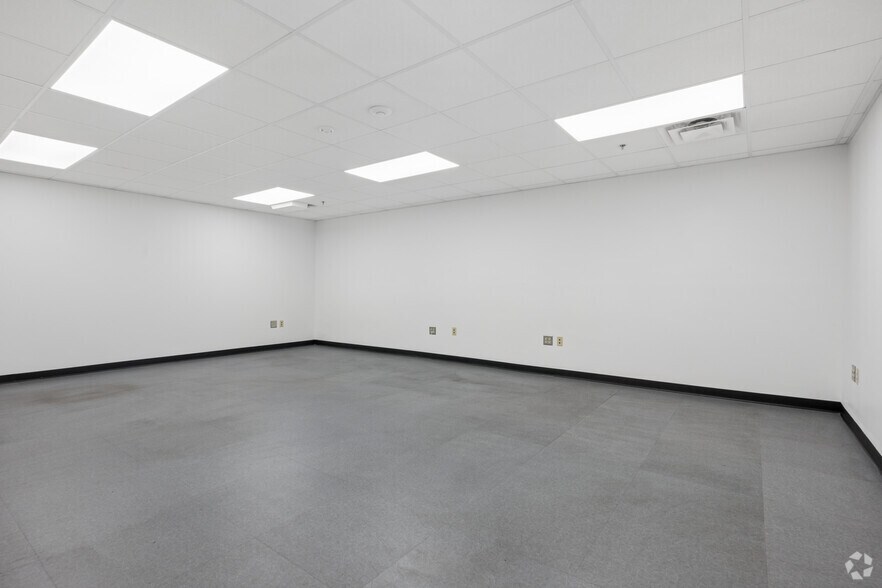 More Photos Of 615 Industrial Ave, Salisbury Warehouse For Sale