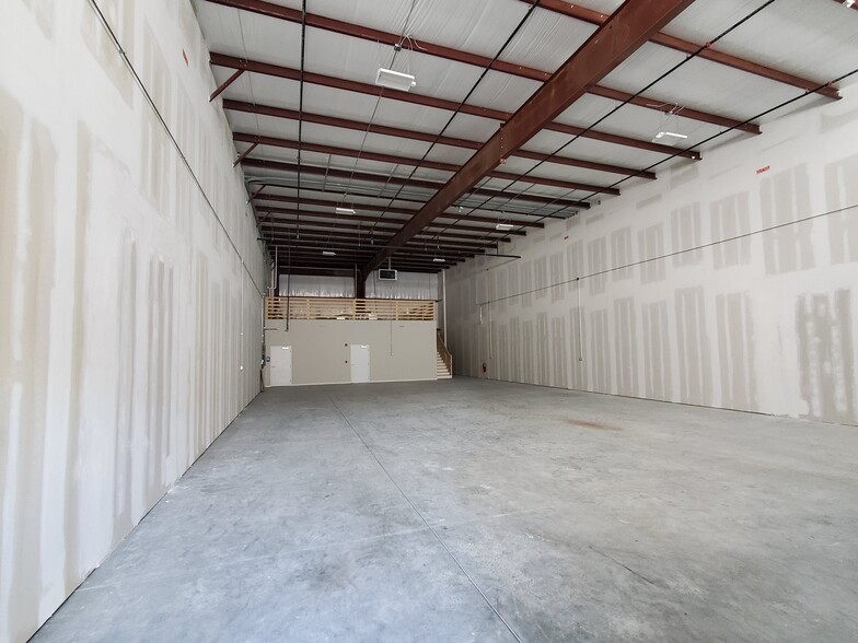 More Photos Of 1937-1943 Hwy 155 Hwy, McDonough Light Distribution For Lease