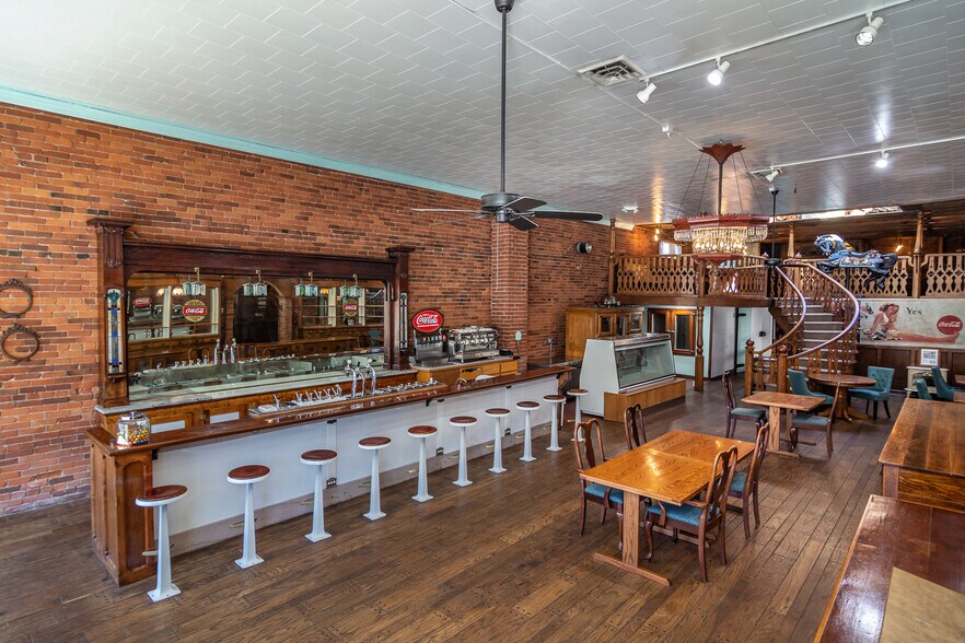 More Photos Of 115 NE Locust St, Oakland Restaurant For Sale