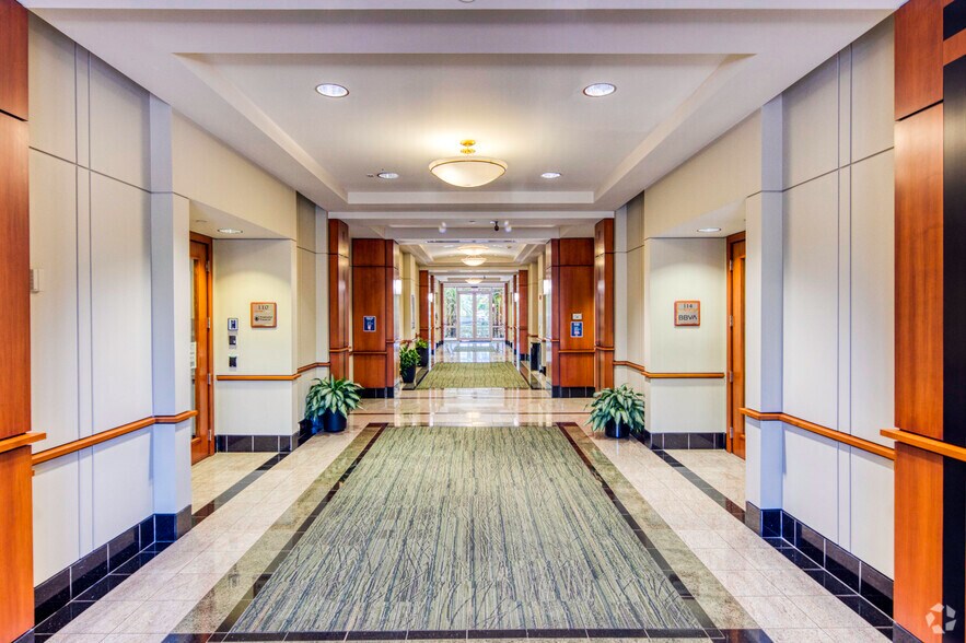 More Photos Of 401 N Cattlemen Rd, Sarasota Office For Lease