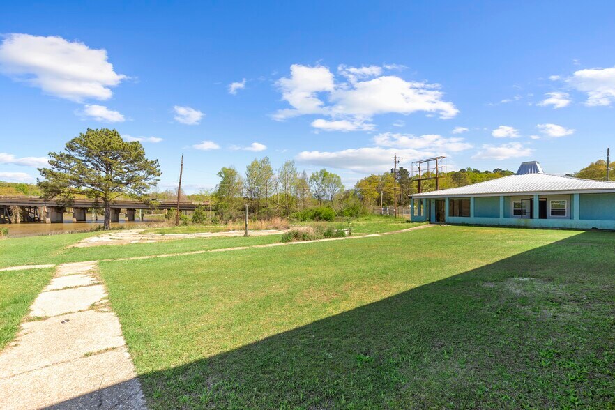 More Photos Of 1010 N Eufaula Ave, Eufaula Hotel For Sale