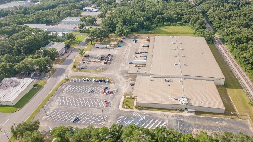 More Photos Of 7801 Sears Blvd, Pensacola Distribution For Lease