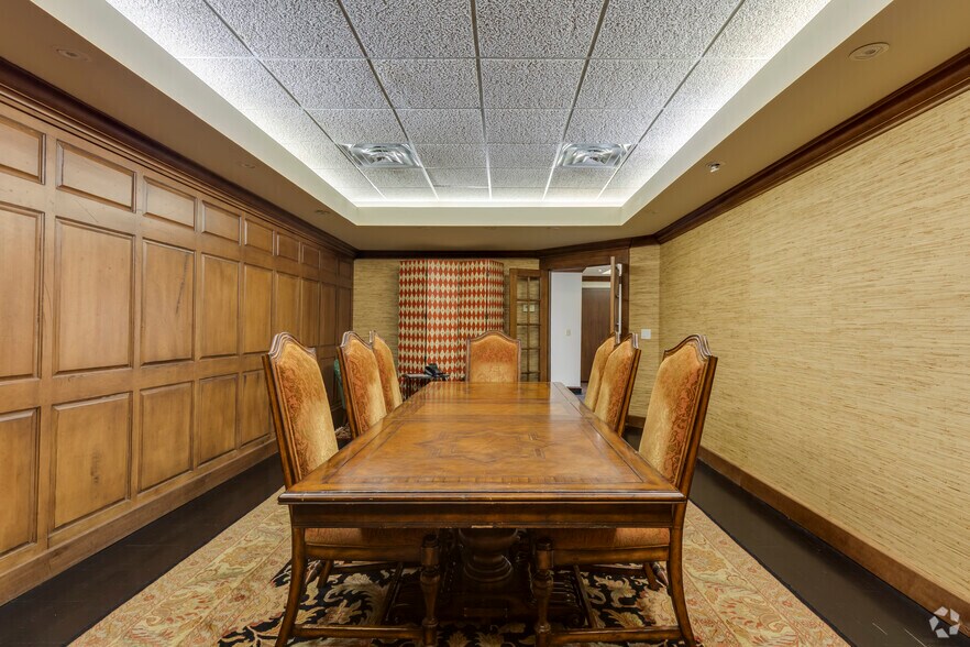 More Photos Of 1000 W Wilshire Blvd, Oklahoma City Coworking Space