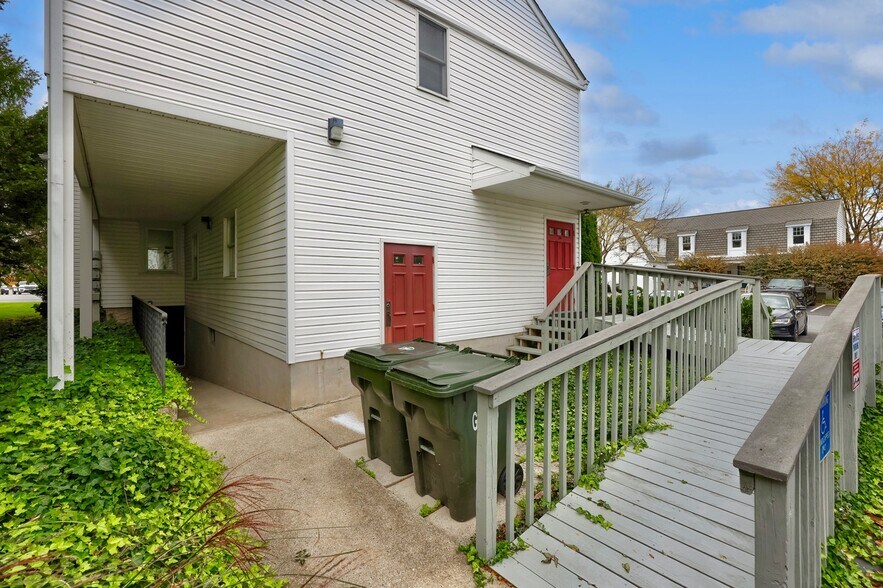 More Photos Of 1547 Oregon Pike, Lancaster Office For Sale