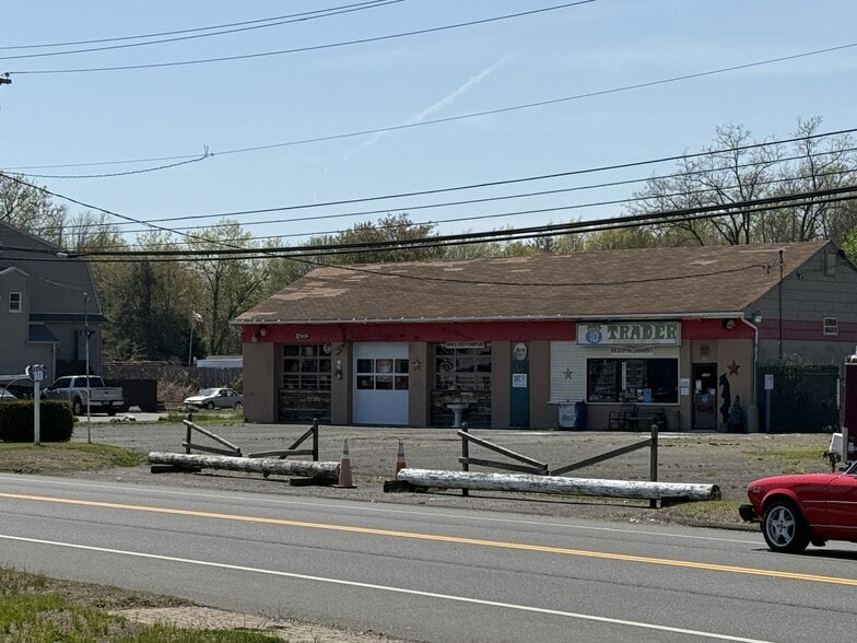 More Photos Of 1126 Queen St, Southington Auto Repair For Lease