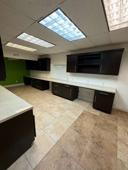 More Photos Of 1300 W US Highway 83, Alamo Warehouse For Lease