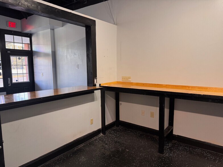 More Photos Of 6254 Memorial Dr, Stone Mountain Storefront Retail Office For Lease