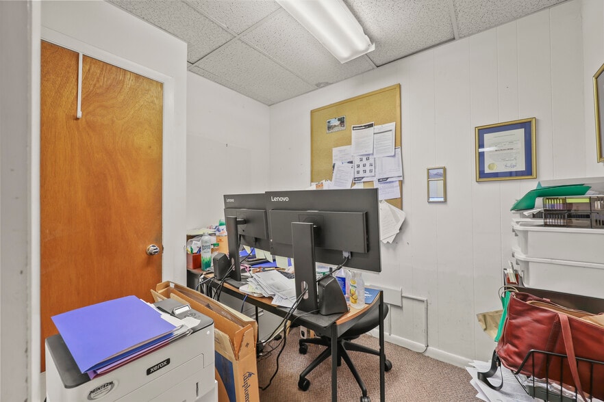 More Photos Of 47 Main St, Lee Bank For Sale