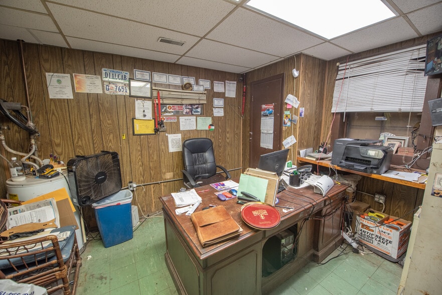 More Photos Of 2838 Bladensburg Rd NE, Washington Service For Lease