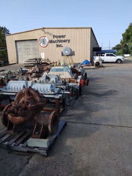 More Photos Of 13424 Hempstead Hwy, Houston Warehouse For Sale