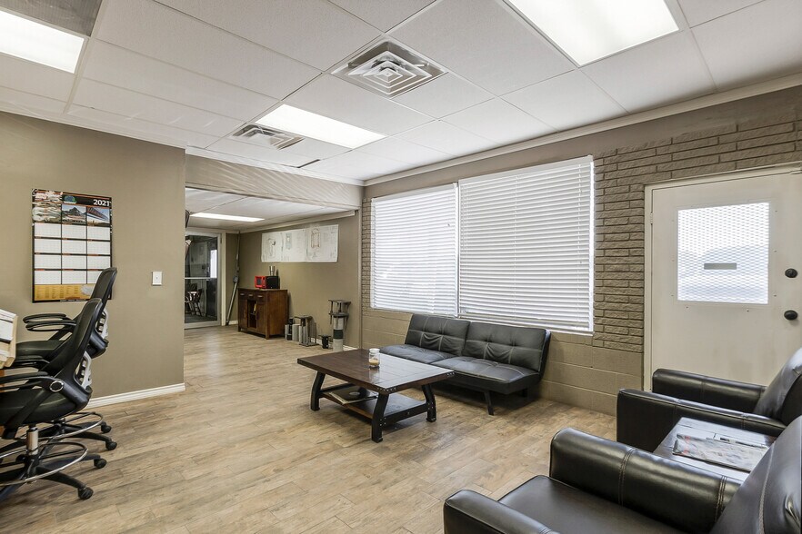 More Photos Of 6636 Canyon Dr, Amarillo Warehouse For Sale